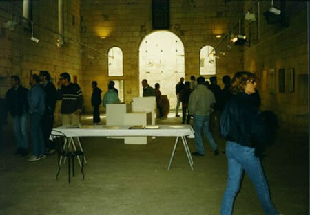 Exposition à la Chapelle des Capucins, Aigues-Mortes, France